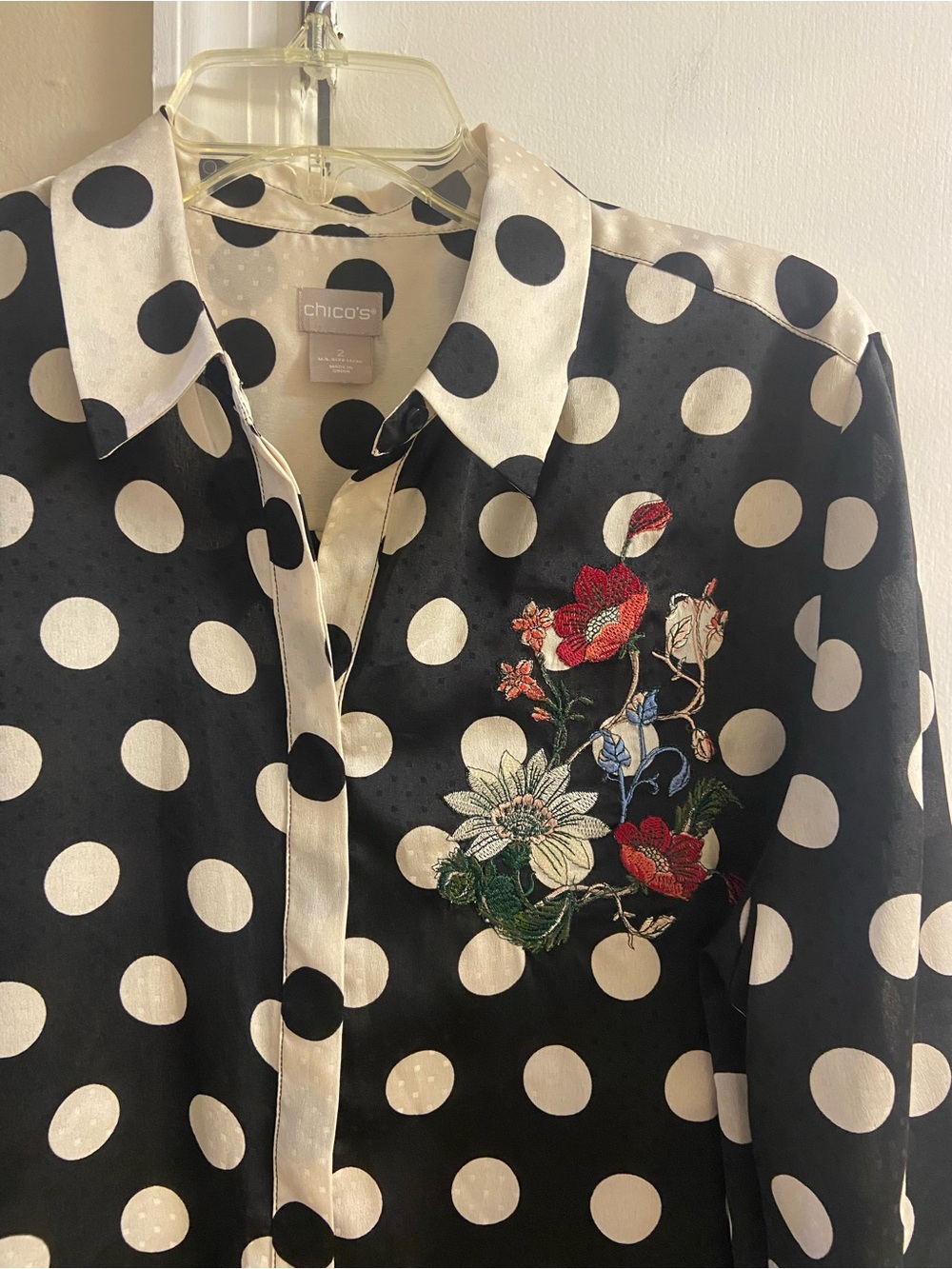 Chico's Polka Dot Long Sleeve Blouse Embroidered Floral Accent Large - Picture 4 of 8